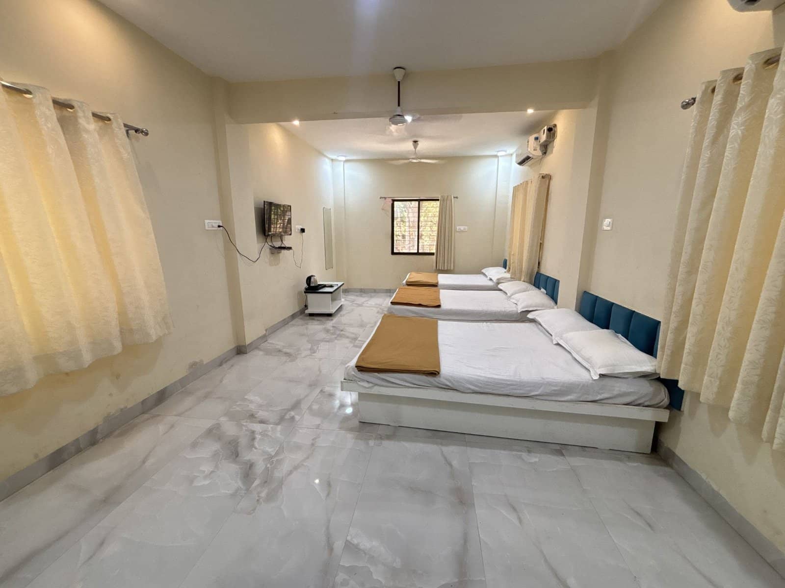 Family Dorm Main Hall Multi-Bed Layout